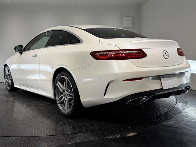 Ｅクラス Ｅ３００　クーペ　スポーツ　エクスクルーシブＰＫＧ／パナメリカーナグリル／白革／パノラミックスライディングルーフ／ベンチレーション／ブルメスター／リラクゼーション機能／エアバランスＰＫＧ／３６０°カメラ／ＥＴＣ／純正ナビＴＶ（11枚目）