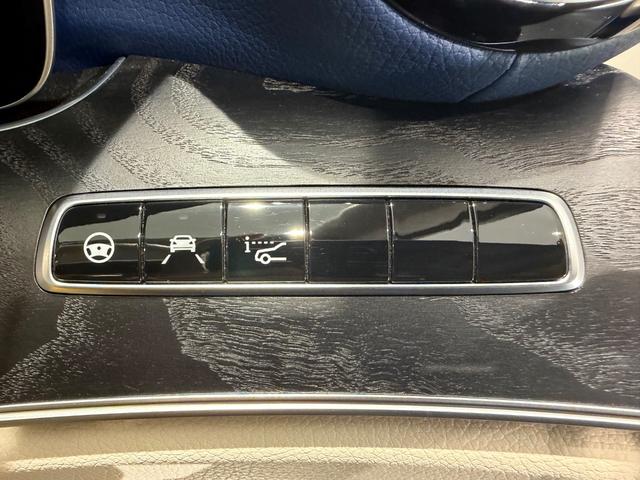 Ｅクラス Ｅ３００　クーペ　スポーツ　エクスクルーシブＰＫＧ／パナメリカーナグリル／白革／パノラミックスライディングルーフ／ベンチレーション／ブルメスター／リラクゼーション機能／エアバランスＰＫＧ／３６０°カメラ／ＥＴＣ／純正ナビＴＶ（32枚目）