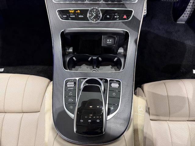 Ｅクラス Ｅ３００　クーペ　スポーツ　エクスクルーシブＰＫＧ／パナメリカーナグリル／白革／パノラミックスライディングルーフ／ベンチレーション／ブルメスター／リラクゼーション機能／エアバランスＰＫＧ／３６０°カメラ／ＥＴＣ／純正ナビＴＶ（35枚目）