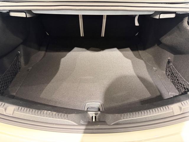 Ｅクラス Ｅ３００　クーペ　スポーツ　エクスクルーシブＰＫＧ／パナメリカーナグリル／白革／パノラミックスライディングルーフ／ベンチレーション／ブルメスター／リラクゼーション機能／エアバランスＰＫＧ／３６０°カメラ／ＥＴＣ／純正ナビＴＶ（41枚目）