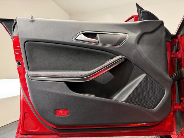 ＣＬＡクラス ＣＬＡ１８０　スポーツ　レーダーセーフティＰＫＧ／純正ナビＴＶ／Ｂカメラ／ＥＴＣ／シートヒーター／キーレスゴー／ハーフレザー／１８インチＡＷ／パワーシート／（21枚目）