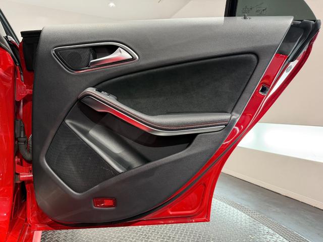 ＣＬＡクラス ＣＬＡ１８０　スポーツ　レーダーセーフティＰＫＧ／純正ナビＴＶ／Ｂカメラ／ＥＴＣ／シートヒーター／キーレスゴー／ハーフレザー／１８インチＡＷ／パワーシート／（24枚目）