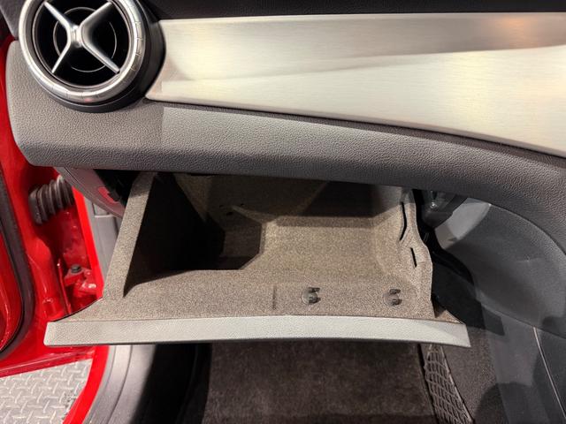 ＣＬＡクラス ＣＬＡ１８０　スポーツ　レーダーセーフティＰＫＧ／純正ナビＴＶ／Ｂカメラ／ＥＴＣ／シートヒーター／キーレスゴー／ハーフレザー／１８インチＡＷ／パワーシート／（42枚目）