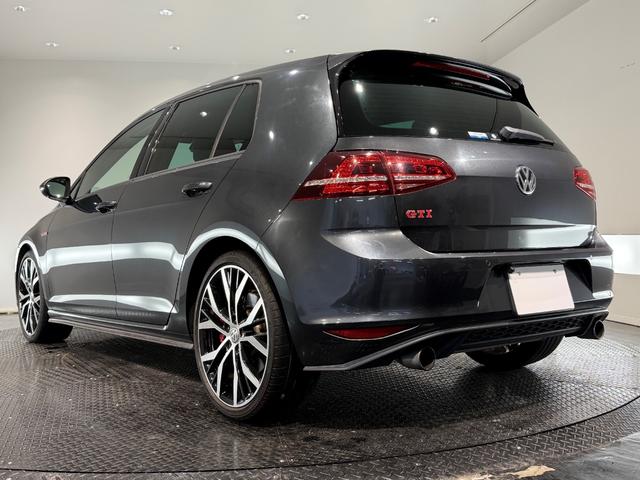 ゴルフＧＴＩ パフォーマンス　５００台限定車／アルカンターラコンビシート／純正ナビＴＶ／１９インチＡＷ／ＥＴＣ／Ｂカメラ／ＡＣＣ／スマートエントリー／プリクラッシュブレーキシステム（8枚目）