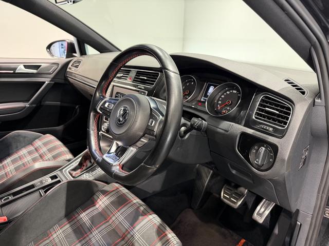 ゴルフＧＴＩ パフォーマンス　５００台限定車／アルカンターラコンビシート／純正ナビＴＶ／１９インチＡＷ／ＥＴＣ／Ｂカメラ／ＡＣＣ／スマートエントリー／プリクラッシュブレーキシステム（11枚目）