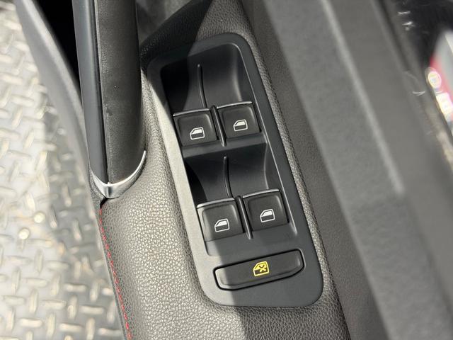 ゴルフＧＴＩ パフォーマンス　５００台限定車／アルカンターラコンビシート／純正ナビＴＶ／１９インチＡＷ／ＥＴＣ／Ｂカメラ／ＡＣＣ／スマートエントリー／プリクラッシュブレーキシステム（15枚目）