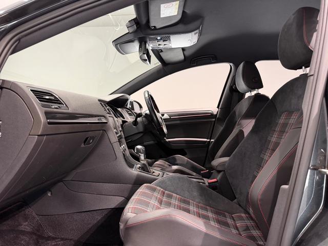 ゴルフＧＴＩ パフォーマンス　５００台限定車／アルカンターラコンビシート／純正ナビＴＶ／１９インチＡＷ／ＥＴＣ／Ｂカメラ／ＡＣＣ／スマートエントリー／プリクラッシュブレーキシステム（18枚目）