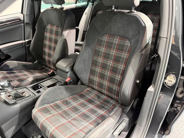 ゴルフＧＴＩ パフォーマンス　５００台限定車／アルカンターラコンビシート／純正ナビＴＶ／１９インチＡＷ／ＥＴＣ／Ｂカメラ／ＡＣＣ／スマートエントリー／プリクラッシュブレーキシステム（19枚目）