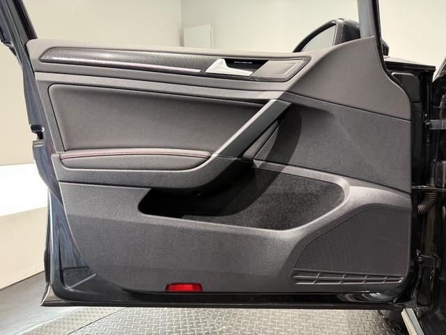 ゴルフＧＴＩ パフォーマンス　５００台限定車／アルカンターラコンビシート／純正ナビＴＶ／１９インチＡＷ／ＥＴＣ／Ｂカメラ／ＡＣＣ／スマートエントリー／プリクラッシュブレーキシステム（20枚目）