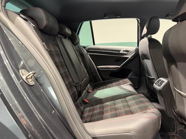 ゴルフＧＴＩ パフォーマンス　５００台限定車／アルカンターラコンビシート／純正ナビＴＶ／１９インチＡＷ／ＥＴＣ／Ｂカメラ／ＡＣＣ／スマートエントリー／プリクラッシュブレーキシステム（21枚目）