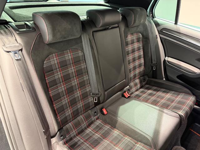 ゴルフＧＴＩ パフォーマンス　５００台限定車／アルカンターラコンビシート／純正ナビＴＶ／１９インチＡＷ／ＥＴＣ／Ｂカメラ／ＡＣＣ／スマートエントリー／プリクラッシュブレーキシステム（22枚目）