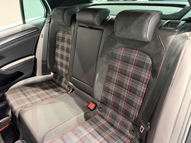 ゴルフＧＴＩ パフォーマンス　５００台限定車／アルカンターラコンビシート／純正ナビＴＶ／１９インチＡＷ／ＥＴＣ／Ｂカメラ／ＡＣＣ／スマートエントリー／プリクラッシュブレーキシステム（25枚目）