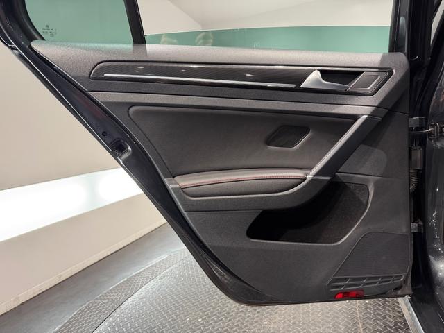 ゴルフＧＴＩ パフォーマンス　５００台限定車／アルカンターラコンビシート／純正ナビＴＶ／１９インチＡＷ／ＥＴＣ／Ｂカメラ／ＡＣＣ／スマートエントリー／プリクラッシュブレーキシステム（26枚目）