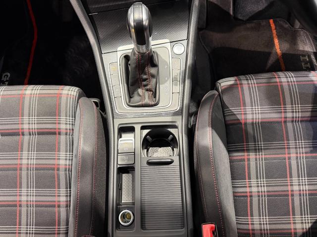 ゴルフＧＴＩ パフォーマンス　５００台限定車／アルカンターラコンビシート／純正ナビＴＶ／１９インチＡＷ／ＥＴＣ／Ｂカメラ／ＡＣＣ／スマートエントリー／プリクラッシュブレーキシステム（34枚目）