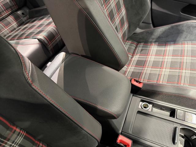 ゴルフＧＴＩ パフォーマンス　５００台限定車／アルカンターラコンビシート／純正ナビＴＶ／１９インチＡＷ／ＥＴＣ／Ｂカメラ／ＡＣＣ／スマートエントリー／プリクラッシュブレーキシステム（35枚目）
