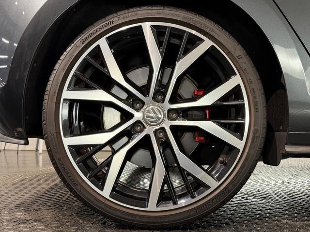 ゴルフＧＴＩ パフォーマンス　５００台限定車／アルカンターラコンビシート／純正ナビＴＶ／１９インチＡＷ／ＥＴＣ／Ｂカメラ／ＡＣＣ／スマートエントリー／プリクラッシュブレーキシステム（72枚目）