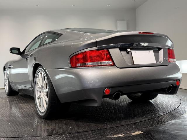 Ｖ１２ヴァンキッシュ クーペ　ツートンレザー／１９ＡＷ／Ｂカメラ／カロッツェリアナビＴＶ／シートヒーター／（8枚目）