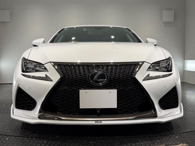 RC F ベースグレード トムスエアロ/車高調ローダウン/19AW/3眼LEDヘッドライト/シートクーラー/シートヒーター/ステアリングヒーター/純正ナビTV/Bカメラ/ETC/メモリー付きパワーシート/黒革/(3枚目)