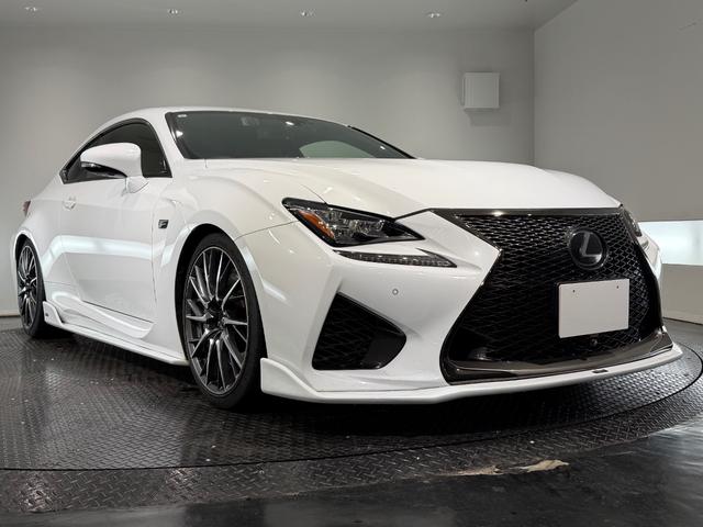 RC F ベースグレード トムスエアロ/車高調ローダウン/19AW/3眼LEDヘッドライト/シートクーラー/シートヒーター/ステアリングヒーター/純正ナビTV/Bカメラ/ETC/メモリー付きパワーシート/黒革/(4枚目)