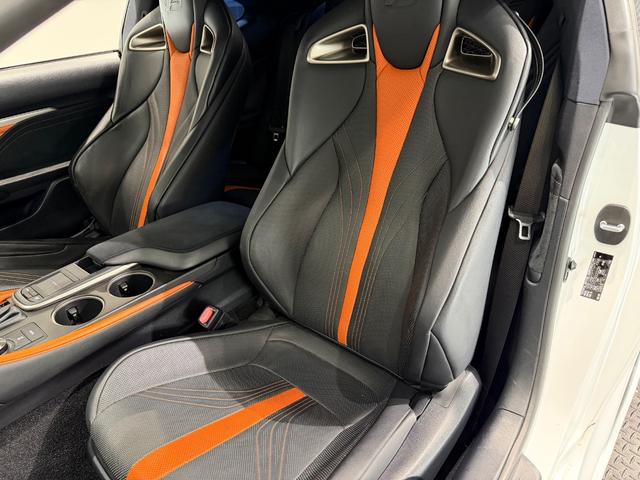 RC F ベースグレード トムスエアロ/車高調ローダウン/19AW/3眼LEDヘッドライト/シートクーラー/シートヒーター/ステアリングヒーター/純正ナビTV/Bカメラ/ETC/メモリー付きパワーシート/黒革/(20枚目)