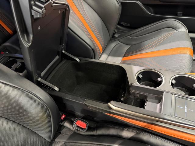 RC F ベースグレード トムスエアロ/車高調ローダウン/19AW/3眼LEDヘッドライト/シートクーラー/シートヒーター/ステアリングヒーター/純正ナビTV/Bカメラ/ETC/メモリー付きパワーシート/黒革/(38枚目)