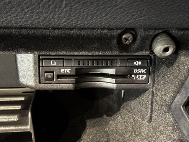 RC F ベースグレード トムスエアロ/車高調ローダウン/19AW/3眼LEDヘッドライト/シートクーラー/シートヒーター/ステアリングヒーター/純正ナビTV/Bカメラ/ETC/メモリー付きパワーシート/黒革/(41枚目)