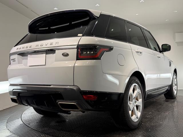 レンジローバースポーツ ＨＳＥ　２５８ＰＳ　パノラミックルーフ／ヘッドアップディスプレイ／ステアリングヒーター／エクステンデントレザーパック／ホワイトレザー／ＡｐｐｌｅＣａｒＰｌａｙ／純正ナビＴＶ／シートヒーター／電動リアゲート（6枚目）
