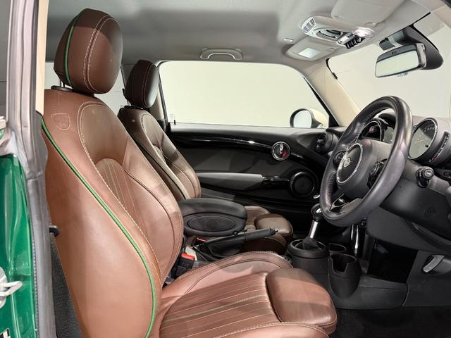 MINI クーパーSD 60イヤーズエディション 特別仕様車/ペッパーパッケージ/カメラパーキングアシストパッケージ/シートヒーター/ブラウンレザー/リアビューカメラ/地デジチューナー/17インチAW(12枚目)