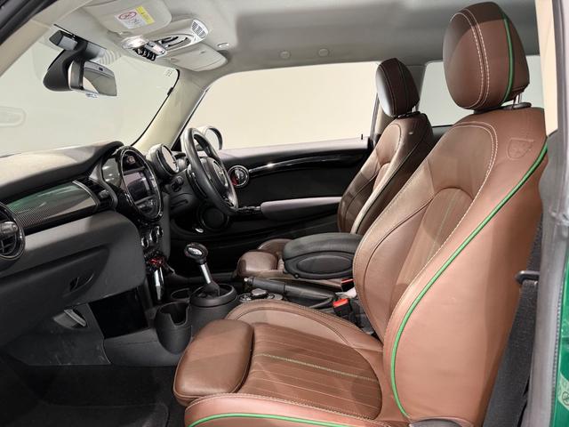 MINI クーパーSD 60イヤーズエディション 特別仕様車/ペッパーパッケージ/カメラパーキングアシストパッケージ/シートヒーター/ブラウンレザー/リアビューカメラ/地デジチューナー/17インチAW(18枚目)