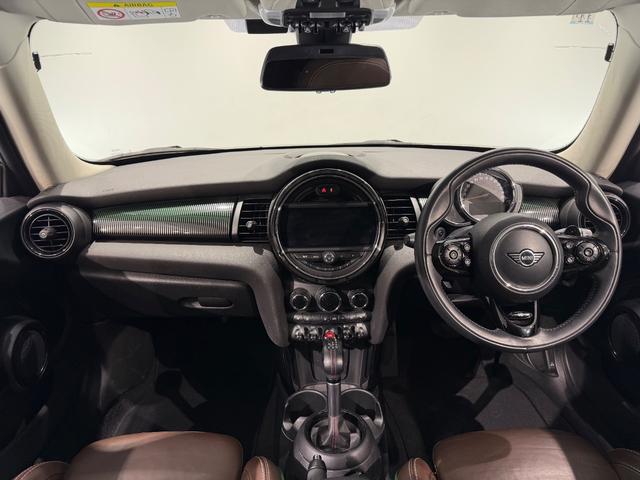 MINI クーパーSD 60イヤーズエディション 特別仕様車/ペッパーパッケージ/カメラパーキングアシストパッケージ/シートヒーター/ブラウンレザー/リアビューカメラ/地デジチューナー/17インチAW(22枚目)