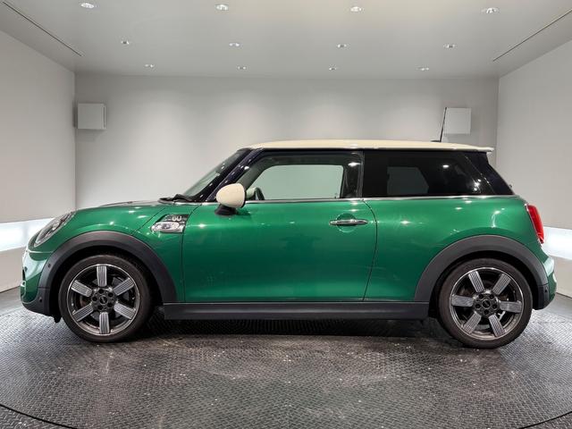 MINI クーパーSD 60イヤーズエディション 特別仕様車/ペッパーパッケージ/カメラパーキングアシストパッケージ/シートヒーター/ブラウンレザー/リアビューカメラ/地デジチューナー/17インチAW(62枚目)