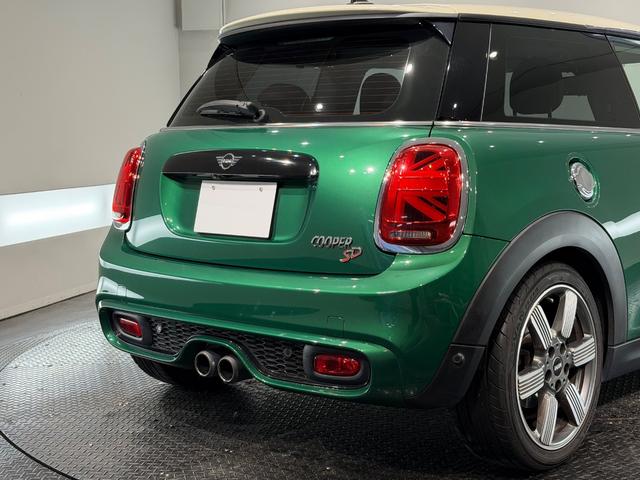 MINI クーパーSD 60イヤーズエディション 特別仕様車/ペッパーパッケージ/カメラパーキングアシストパッケージ/シートヒーター/ブラウンレザー/リアビューカメラ/地デジチューナー/17インチAW(63枚目)