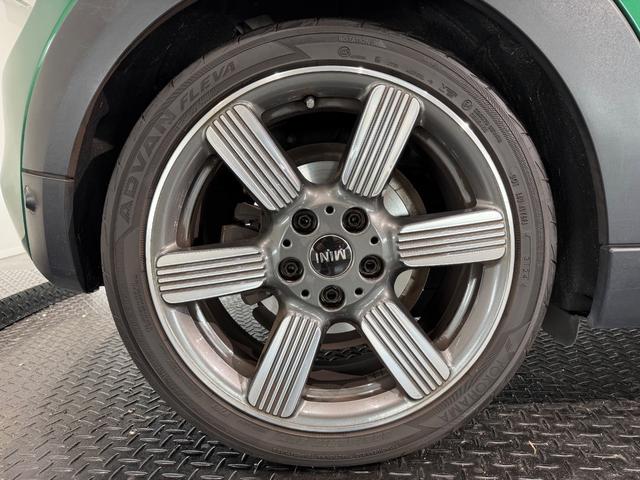 MINI クーパーSD 60イヤーズエディション 特別仕様車/ペッパーパッケージ/カメラパーキングアシストパッケージ/シートヒーター/ブラウンレザー/リアビューカメラ/地デジチューナー/17インチAW(70枚目)