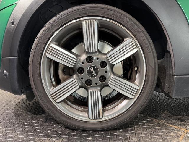 MINI クーパーSD 60イヤーズエディション 特別仕様車/ペッパーパッケージ/カメラパーキングアシストパッケージ/シートヒーター/ブラウンレザー/リアビューカメラ/地デジチューナー/17インチAW(72枚目)