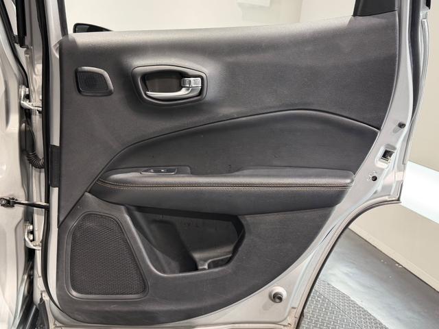 ジープ・コンパス リミテッド 純正ナビTV/レザーシート/シートヒーター/Bカメラ/ETC/18インチAW/beatsプレミアムサウンド/アクティブクルーズコントロール/ブラインドスポットモニター(24枚目)