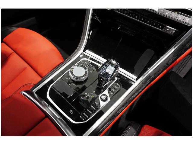 ８シリーズ Ｍ８５０ｉ　ｘＤｒｉｖｅクーペ　カーボンルーフ　赤／黒ツートンレザー　レーザーライト　純正ナビＴＶ　３６０°カメラ　アンビエントライト　ソフトクローズドア　２０ＡＷ　ＥＴＣ　ドラレコ（38枚目）