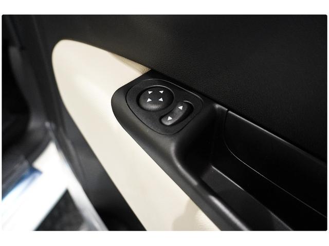 ツインエア　ドルチェヴィータ　ワンオーナー　ＡｐｐｌｅＣａｒＰｌａｙ　赤帆　Ｂカメ　白／黒ツートンレザー　ＥＴＣ　クルーズコントロール　電動ソフトトップ(14枚目)