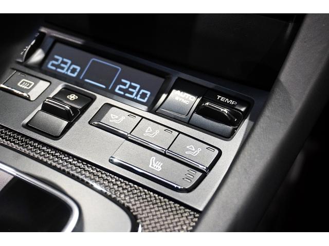 ９１１ ９１１カレラＧＴＳ　レザーインテリア　カーボンインテリア　センターロック２０ＡＷ　クリアテールランプ　アルカンターラルーフ　純正ナビＴＶ　Ｂカメラ　ＥＴＣ　スポクロＰＫＧ（40枚目）