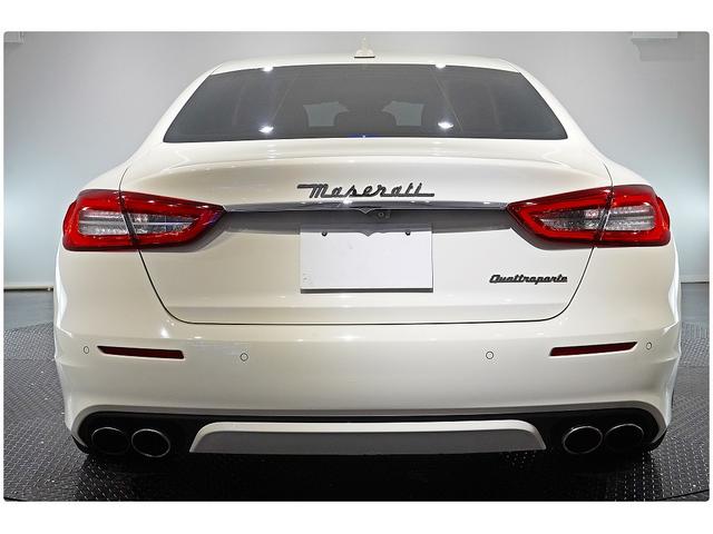 クアトロポルテ Ｓ　２２ＡＷ／赤革／サンルーフ／後席モニター／ハーマンカードンサウンド／３６０°カメラ／ＡｐｐｌｅＣａｒＰｌａｙ／シートヒーター／メモリー付きパワーシート／ＥＴＣ／レッドキャリパー（7枚目）