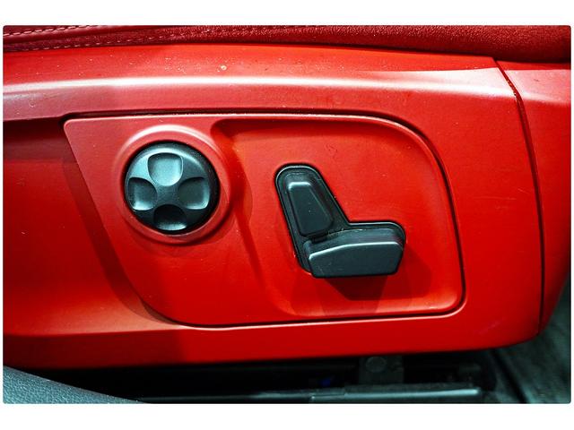 クアトロポルテ Ｓ　２２ＡＷ／赤革／サンルーフ／後席モニター／ハーマンカードンサウンド／３６０°カメラ／ＡｐｐｌｅＣａｒＰｌａｙ／シートヒーター／メモリー付きパワーシート／ＥＴＣ／レッドキャリパー（11枚目）