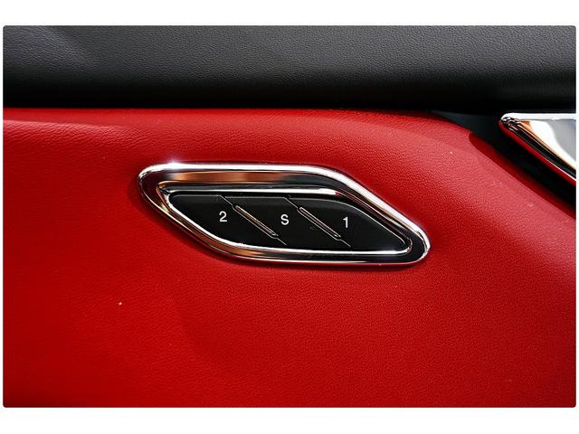 クアトロポルテ Ｓ　２２ＡＷ／赤革／サンルーフ／後席モニター／ハーマンカードンサウンド／３６０°カメラ／ＡｐｐｌｅＣａｒＰｌａｙ／シートヒーター／メモリー付きパワーシート／ＥＴＣ／レッドキャリパー（14枚目）