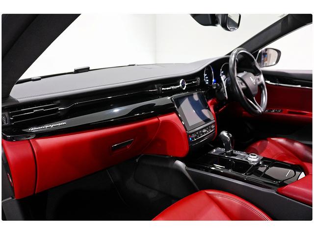 クアトロポルテ Ｓ　２２ＡＷ／赤革／サンルーフ／後席モニター／ハーマンカードンサウンド／３６０°カメラ／ＡｐｐｌｅＣａｒＰｌａｙ／シートヒーター／メモリー付きパワーシート／ＥＴＣ／レッドキャリパー（15枚目）