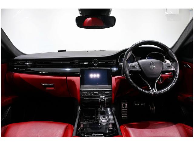 クアトロポルテ Ｓ　２２ＡＷ／赤革／サンルーフ／後席モニター／ハーマンカードンサウンド／３６０°カメラ／ＡｐｐｌｅＣａｒＰｌａｙ／シートヒーター／メモリー付きパワーシート／ＥＴＣ／レッドキャリパー（23枚目）