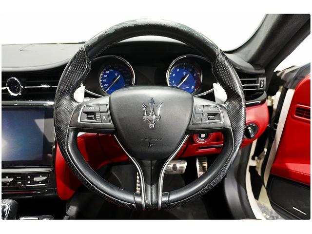 クアトロポルテ Ｓ　２２ＡＷ／赤革／サンルーフ／後席モニター／ハーマンカードンサウンド／３６０°カメラ／ＡｐｐｌｅＣａｒＰｌａｙ／シートヒーター／メモリー付きパワーシート／ＥＴＣ／レッドキャリパー（24枚目）