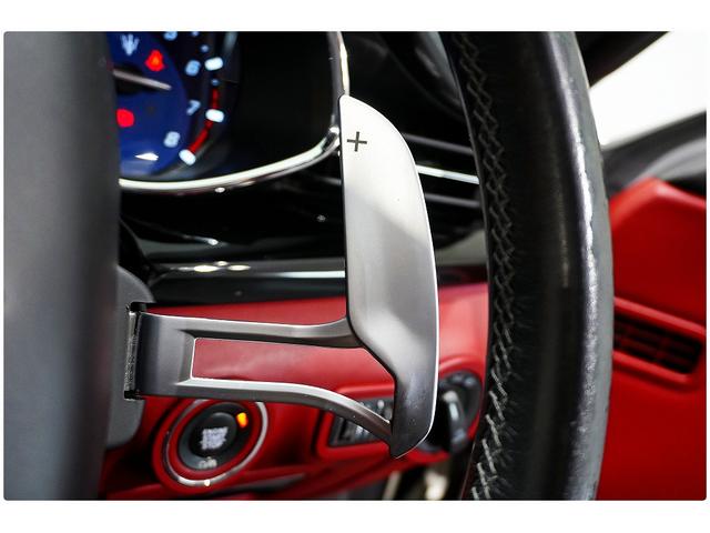 クアトロポルテ Ｓ　２２ＡＷ／赤革／サンルーフ／後席モニター／ハーマンカードンサウンド／３６０°カメラ／ＡｐｐｌｅＣａｒＰｌａｙ／シートヒーター／メモリー付きパワーシート／ＥＴＣ／レッドキャリパー（28枚目）
