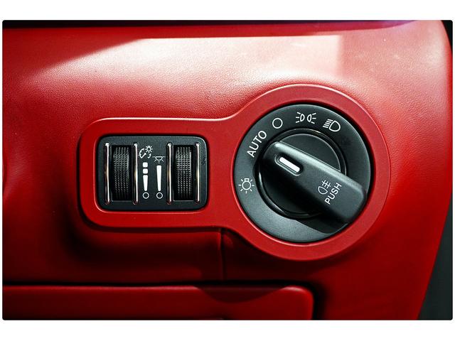 クアトロポルテ Ｓ　２２ＡＷ／赤革／サンルーフ／後席モニター／ハーマンカードンサウンド／３６０°カメラ／ＡｐｐｌｅＣａｒＰｌａｙ／シートヒーター／メモリー付きパワーシート／ＥＴＣ／レッドキャリパー（30枚目）