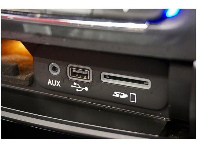 クアトロポルテ Ｓ　２２ＡＷ／赤革／サンルーフ／後席モニター／ハーマンカードンサウンド／３６０°カメラ／ＡｐｐｌｅＣａｒＰｌａｙ／シートヒーター／メモリー付きパワーシート／ＥＴＣ／レッドキャリパー（35枚目）