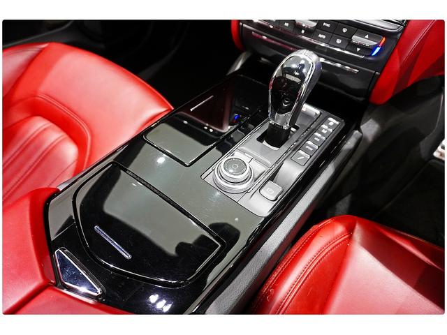 クアトロポルテ Ｓ　２２ＡＷ／赤革／サンルーフ／後席モニター／ハーマンカードンサウンド／３６０°カメラ／ＡｐｐｌｅＣａｒＰｌａｙ／シートヒーター／メモリー付きパワーシート／ＥＴＣ／レッドキャリパー（36枚目）