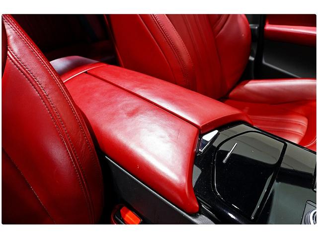 クアトロポルテ Ｓ　２２ＡＷ／赤革／サンルーフ／後席モニター／ハーマンカードンサウンド／３６０°カメラ／ＡｐｐｌｅＣａｒＰｌａｙ／シートヒーター／メモリー付きパワーシート／ＥＴＣ／レッドキャリパー（40枚目）
