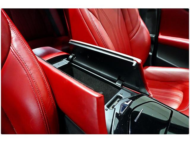 クアトロポルテ Ｓ　２２ＡＷ／赤革／サンルーフ／後席モニター／ハーマンカードンサウンド／３６０°カメラ／ＡｐｐｌｅＣａｒＰｌａｙ／シートヒーター／メモリー付きパワーシート／ＥＴＣ／レッドキャリパー（41枚目）